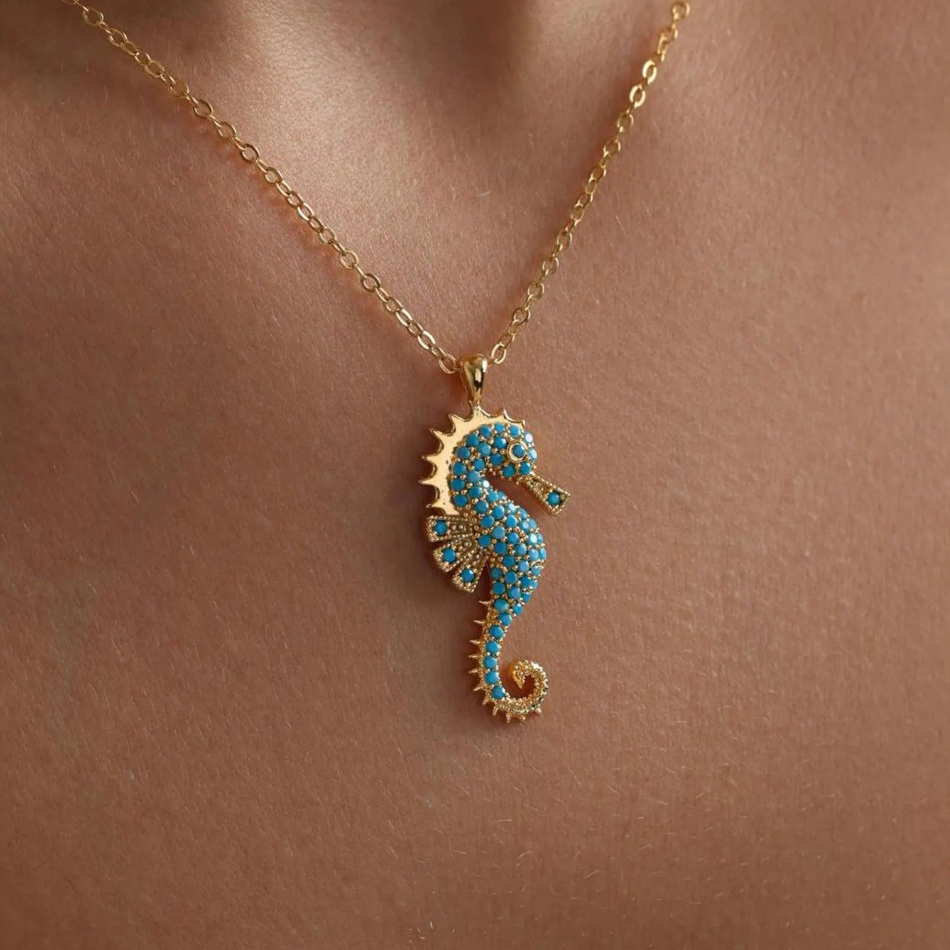 Fashionable Stainless Steel Diamond-encrusted Necklace Pendant