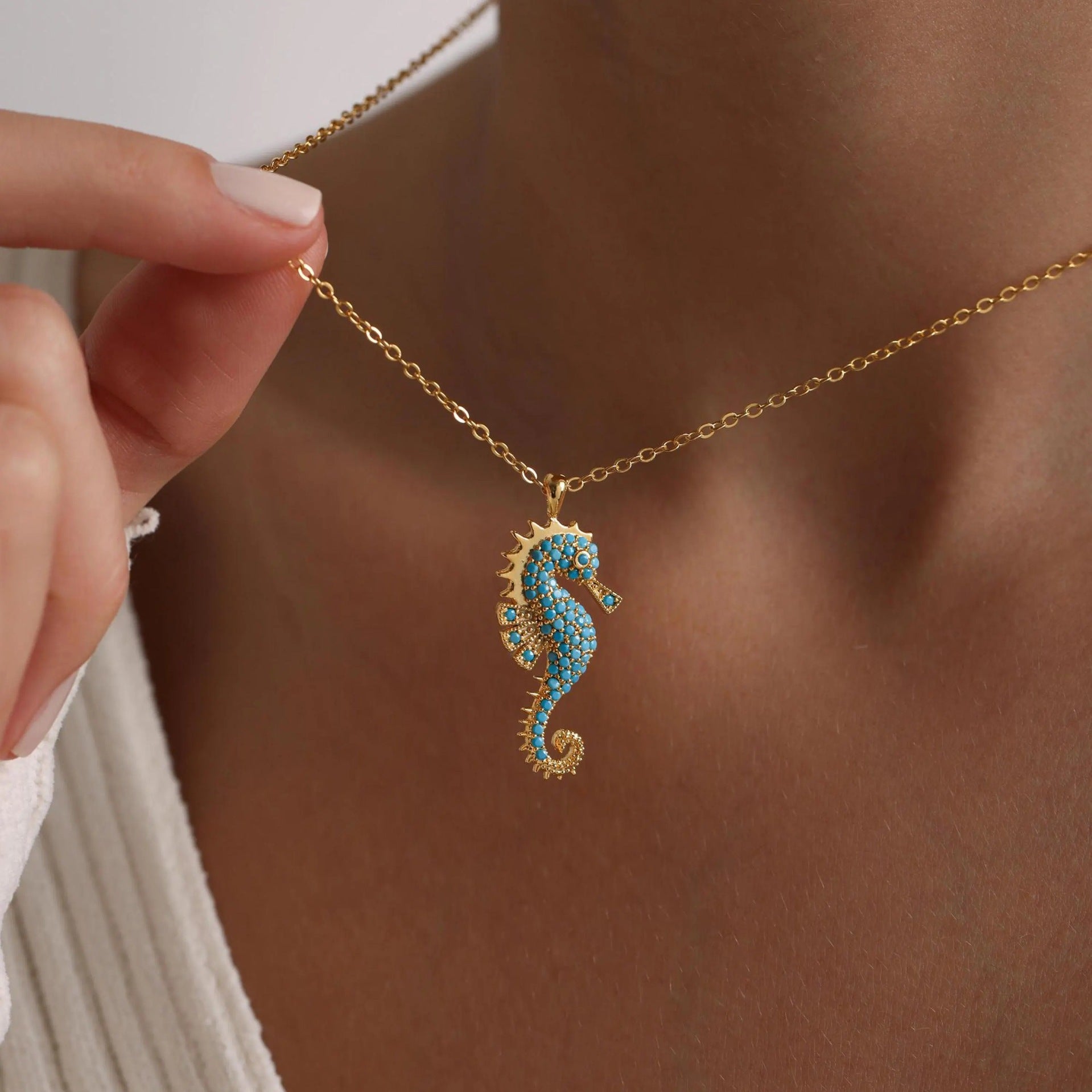 Fashionable Stainless Steel Diamond-encrusted Necklace Pendant